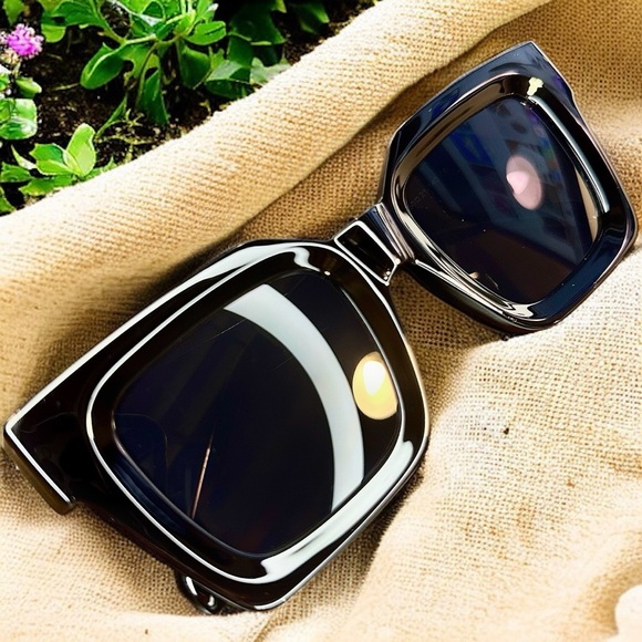 NEW Black Chunky Square Frame 3 Gold Rivet Vintage Designer Style Sunglasses - Picture 1 of 16